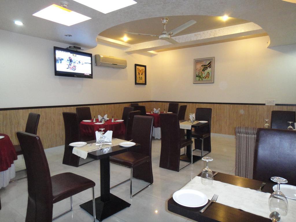 Hotel Orbit 34 Chandīgarh Zewnętrze zdjęcie