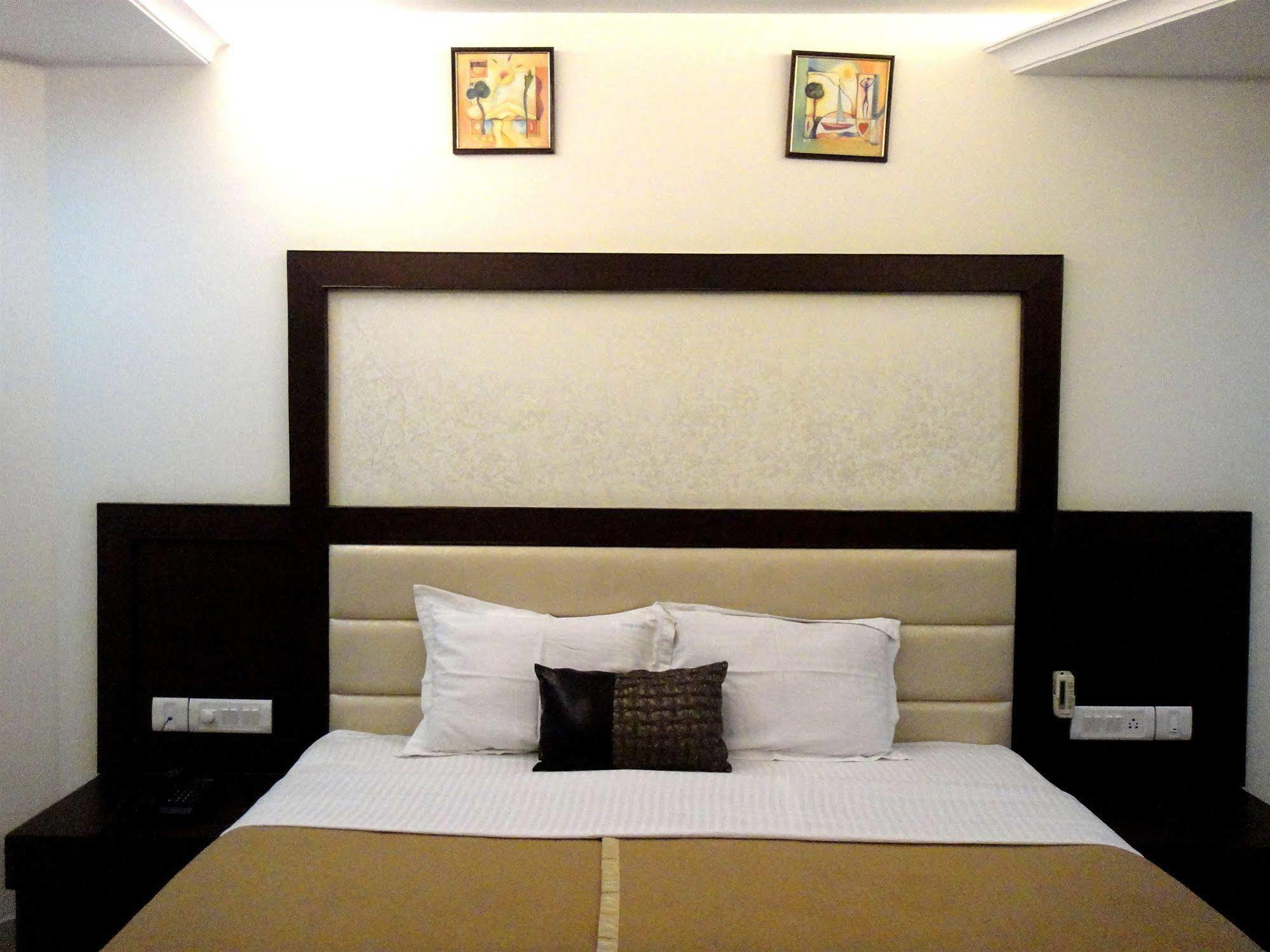 Hotel Orbit 34 Chandīgarh Zewnętrze zdjęcie