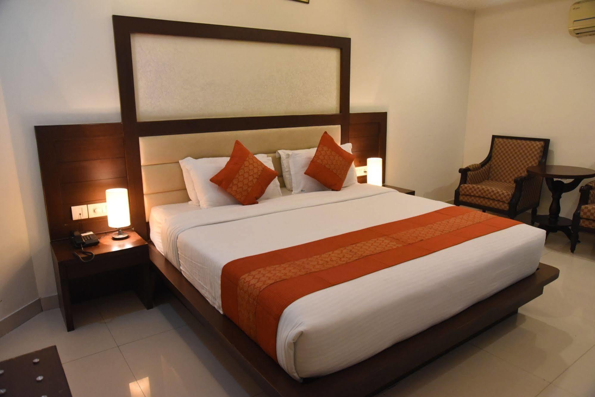 Hotel Orbit 34 Chandīgarh Zewnętrze zdjęcie