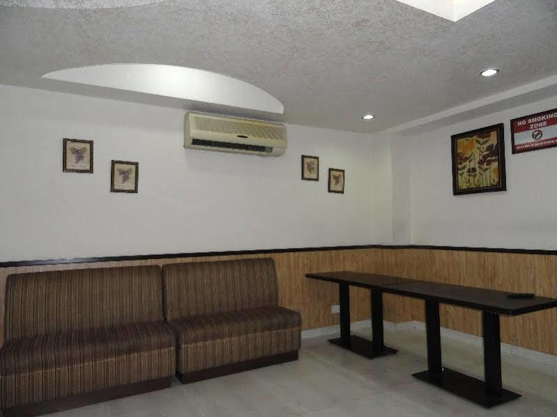 Hotel Orbit 34 Chandīgarh Zewnętrze zdjęcie